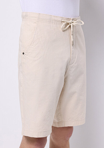 صورة من عادي مقاس متوسط الخصر مستقيم رجالي بيج جان شورت