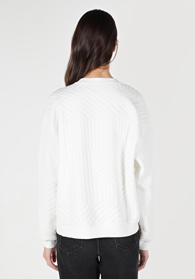 صورة من بيج فاتح للنساء بلوز