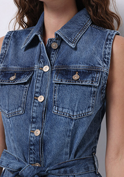 صورة من نحيف مستقيم نسائي أزرق بدون أكمام فستان