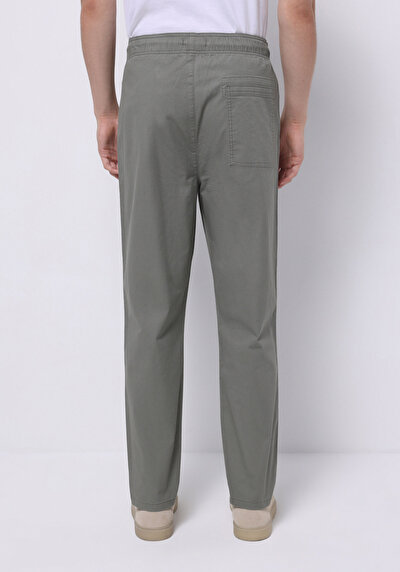 صورة من أخضر للرجال بناطيل