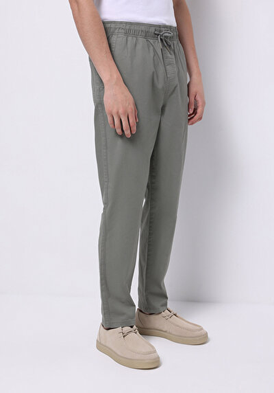 صورة من أخضر للرجال بناطيل