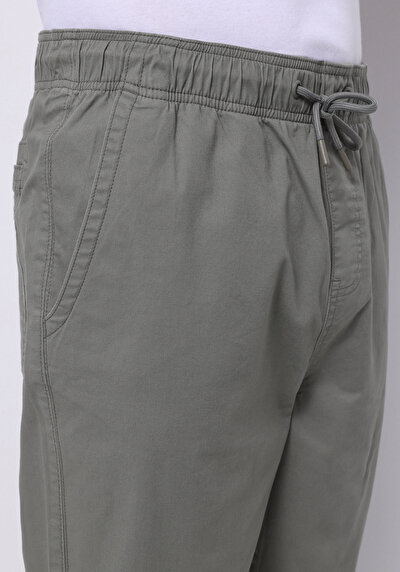 اعرض التفاصيل لـ أخضر للرجال بناطيل