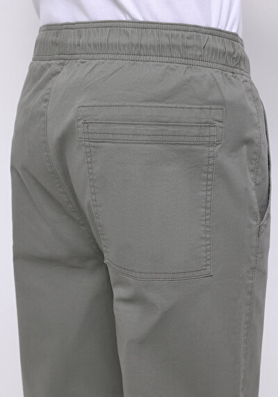 اعرض التفاصيل لـ أخضر للرجال بناطيل