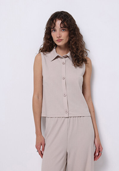 صورة من ضيق قصة قميص رقبة مستقيم نسائي بيج بلا أكمام تي شيرت