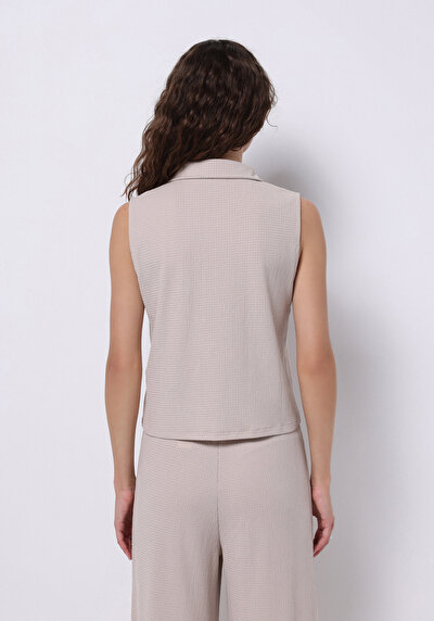 صورة من ضيق قصة قميص رقبة مستقيم نسائي بيج بلا أكمام تي شيرت