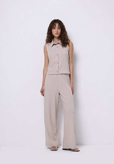 صورة من ضيق قصة قميص رقبة مستقيم نسائي بيج بلا أكمام تي شيرت