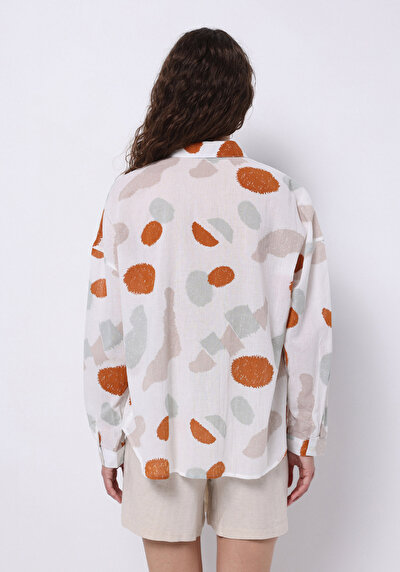 صورة من قميص مريح مناسب رقبة مطبوع نسائي متعدد الألوان كم طويل قميص