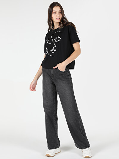 اعرض التفاصيل لـ أسود للنساء تي شيرت بأكمام قصيرة