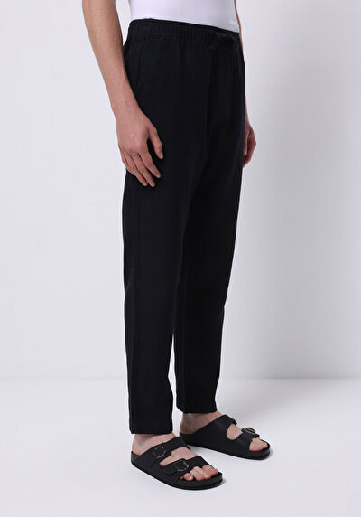 صورة من أسود للرجال بناطيل