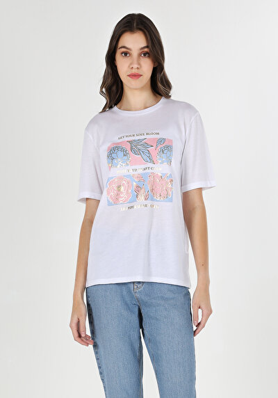 صورة من أبيض للنساء تي شيرت بأكمام قصيرة