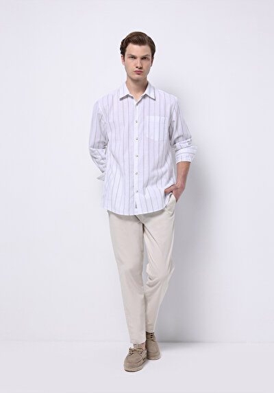 صورة من أبيض للرجال بناطيل