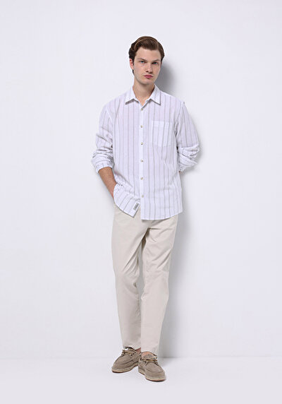 صورة من أبيض للرجال بناطيل