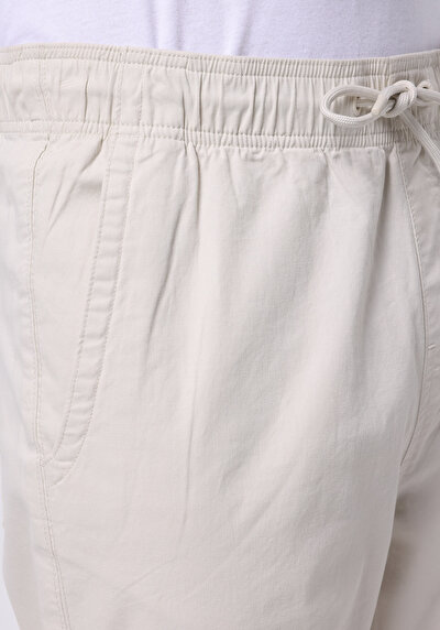 اعرض التفاصيل لـ أبيض للرجال بناطيل