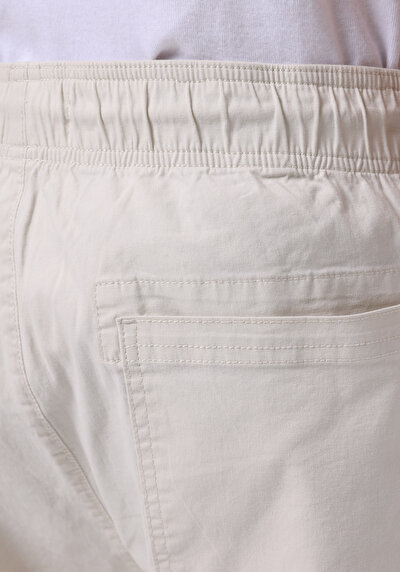 اعرض التفاصيل لـ أبيض للرجال بناطيل