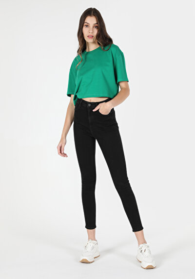 صورة من كومفورت فيت رقبة مستديرة مستقيم نسائي أخضر كم قصير تي شيرت