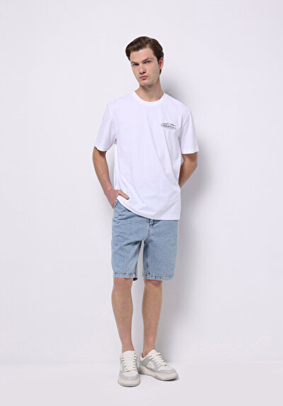 صورة من عادي مقاس متوسط الخصر مستقيم رجالي نيلي جان شورت