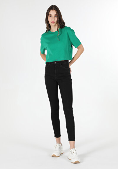 صورة من كومفورت فيت رقبة مستديرة مستقيم نسائي أخضر كم قصير تي شيرت