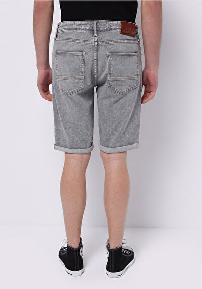 صورة من مستقيم خصر منخفض مستقيم رجالي شورت جان رمادي