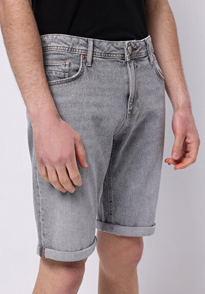 صورة من مستقيم خصر منخفض مستقيم رجالي شورت جان رمادي