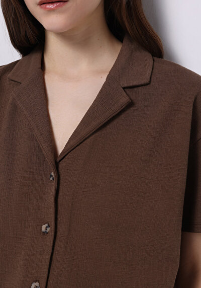 صورة من عادي رقبة بولو جاكار نسائي بني كم قصير تي شيرت