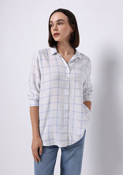 صورة من أزرق للنساء قميص  كم طويل