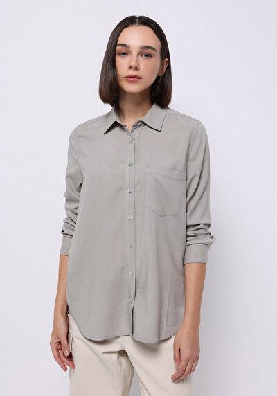 صورة من أخضر للنساء قميص  كم طويل