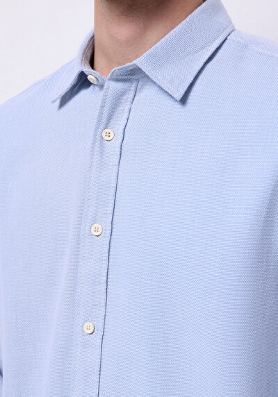 صورة من أزرق للرجال قميص كم طويل