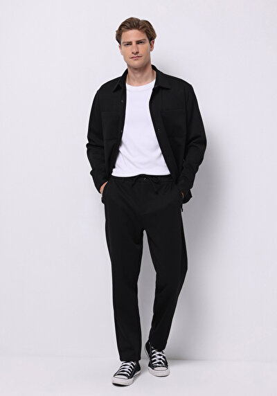 صورة من أسود للرجال بناطيل