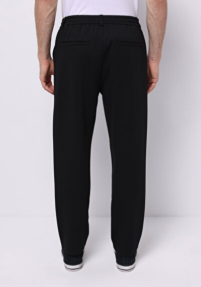 صورة من أسود للرجال بناطيل