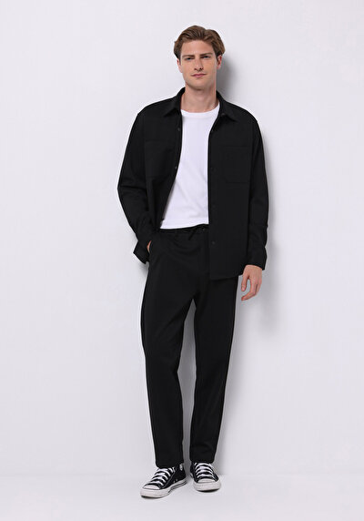 صورة من أسود للرجال بناطيل