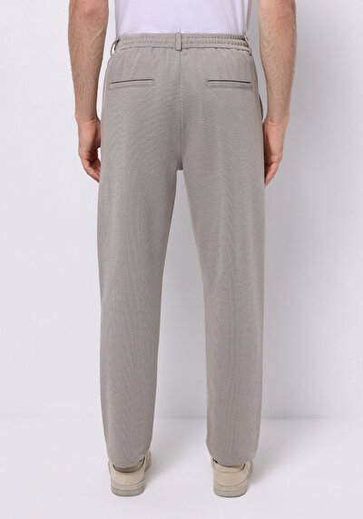 صورة من بيج للرجال بناطيل