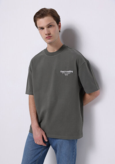 صورة من أخضر للرجال تي شيرت بأكمام قصيرة