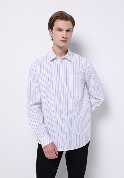 صورة من أبيض للرجال قميص  كم طويل