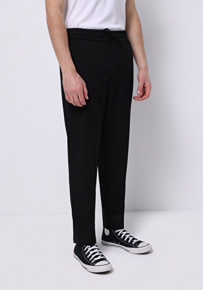 صورة من أسود للرجال بناطيل