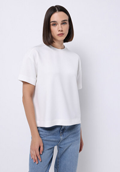 صورة من أبيض للنساء تي شيرت بأكمام قصيرة