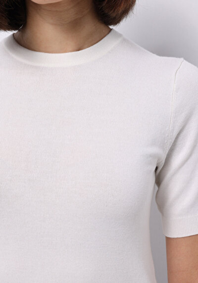 صورة من أبيض للنساء