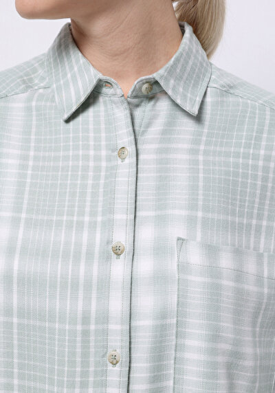 صورة من أخضر للنساء قميص كم طويل