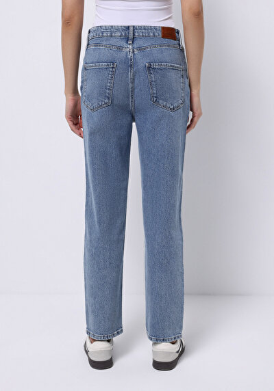 صورة من أزرق للنساء بناطيل