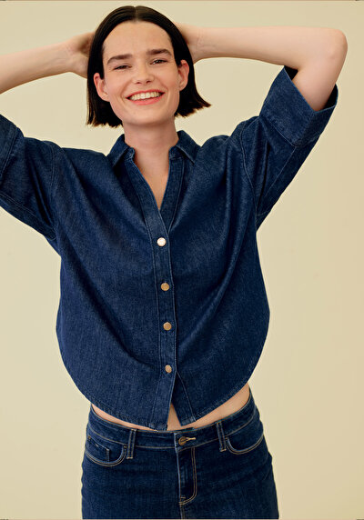 صورة من أسود للنساء قميص كم طويل