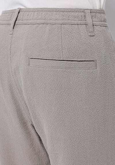 اعرض التفاصيل لـ أبيض للرجال بناطيل