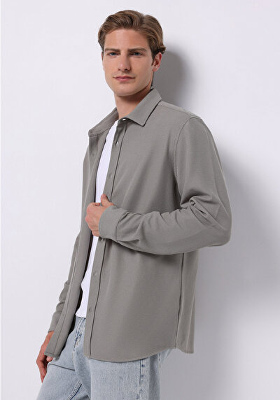 صورة من أخضر للرجال قميص  كم طويل