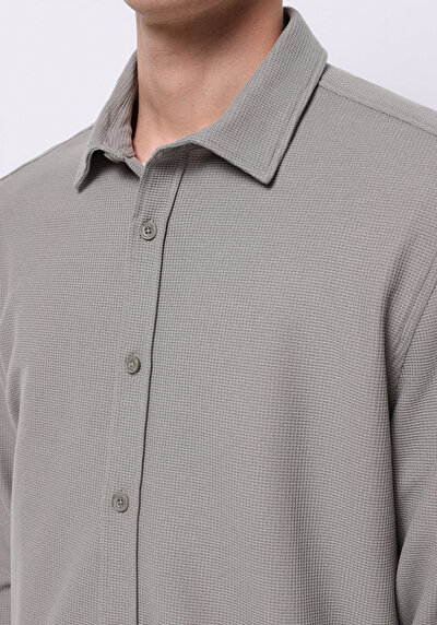 صورة من أخضر للرجال قميص كم طويل