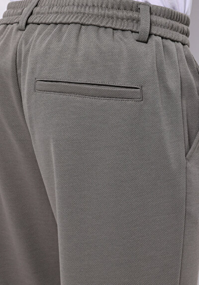 اعرض التفاصيل لـ أخضر للرجال بناطيل