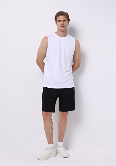 صورة من أسود للرجال شورت