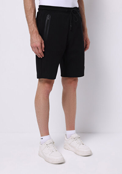 صورة من أسود للرجال شورت