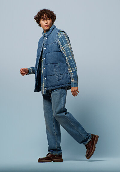 صورة من أزرق للرجال بناطيل