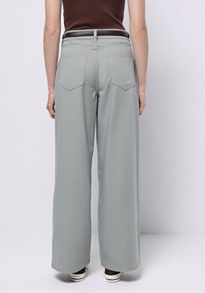 اعرض التفاصيل لـ أخضر للنساء بناطيل