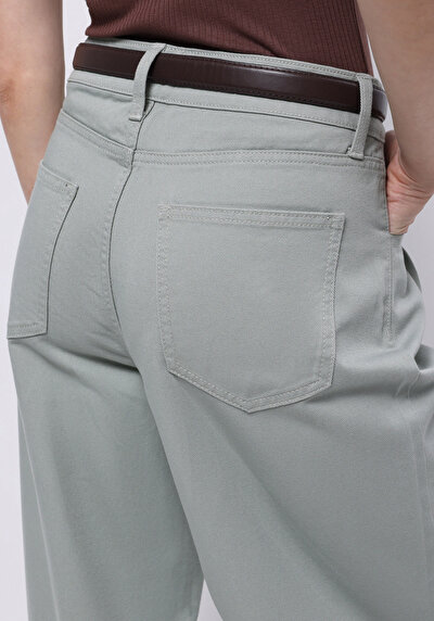 اعرض التفاصيل لـ أخضر للنساء بناطيل