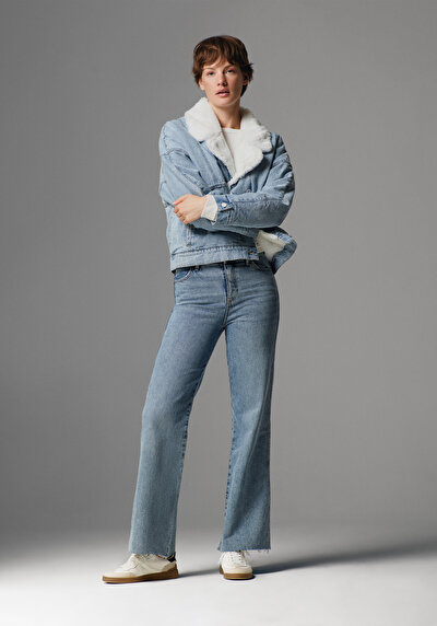 صورة من أزرق داكن للنساء بناطيل