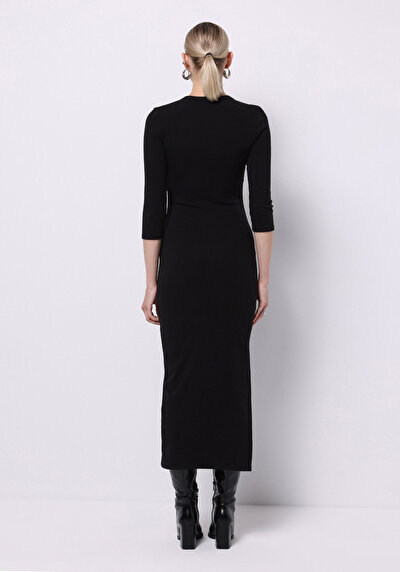 صورة من أسود للنساء فستان